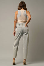 Load image into Gallery viewer, High Rise Balloon Jeans
