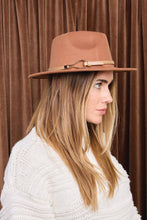 Load image into Gallery viewer, Fedora With Metal Buckle Band
