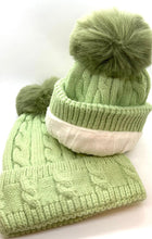 Load image into Gallery viewer, Winter Pom Pom Hats
