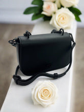 Load image into Gallery viewer, Resin Handle Black Handbag
