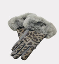 Load image into Gallery viewer, Faux Suede Leopard Print Gloves
