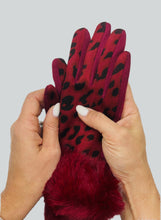 Load image into Gallery viewer, Faux Suede Leopard Print Gloves

