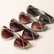 Load image into Gallery viewer, Retro Triangle Shape Cat Eye Sunglasses
