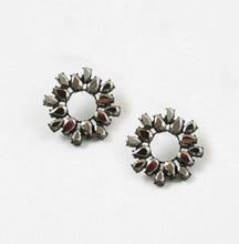 Load image into Gallery viewer, Gunmetal Wreath Earrings
