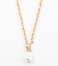 Load image into Gallery viewer, Pearl drop necklace.
